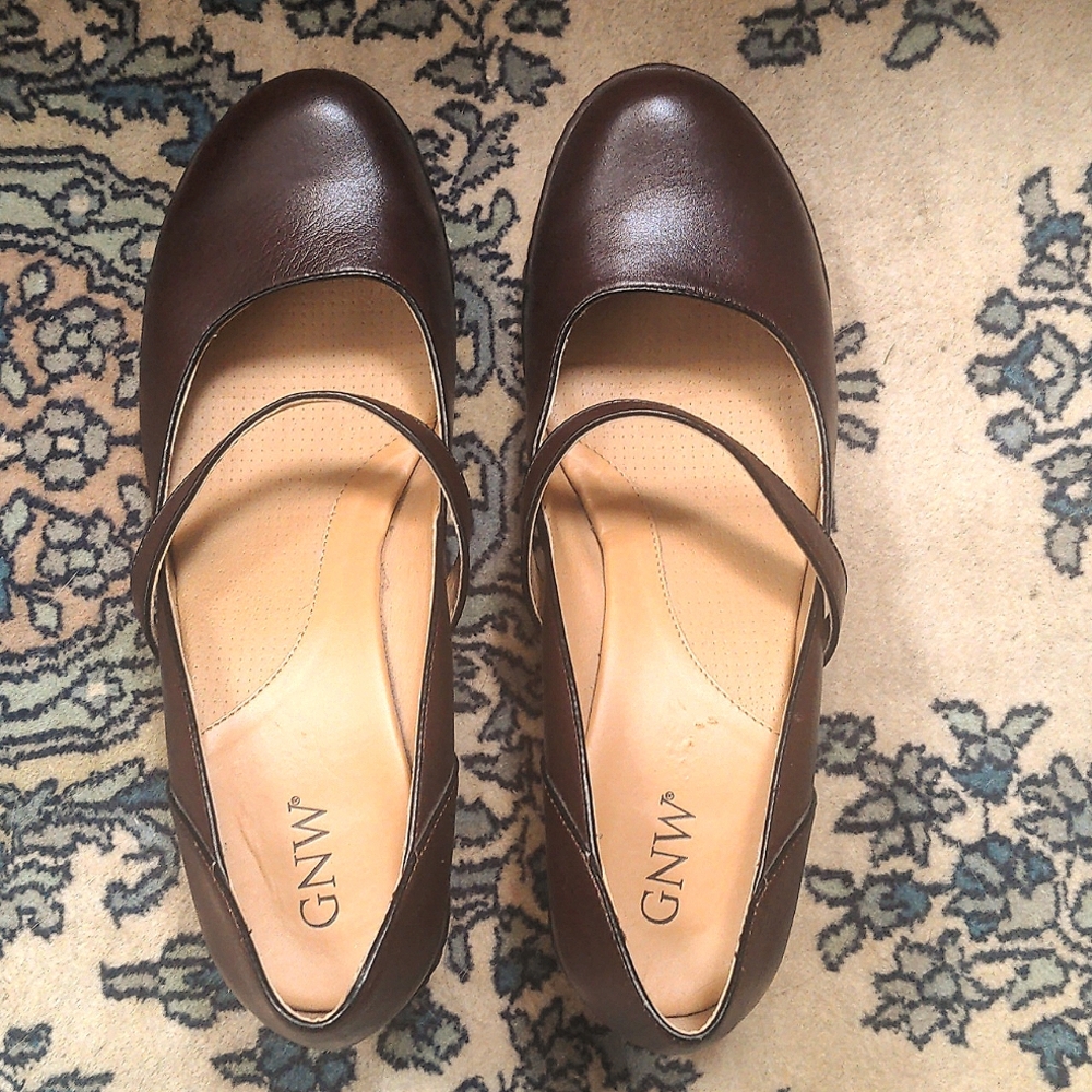 GNW Brown leather Mary Jane heels sz:10M comfortable cushion